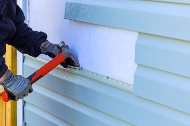Reliable Emergency Siding Repair contractor in Trenton, IL by Squared Siding